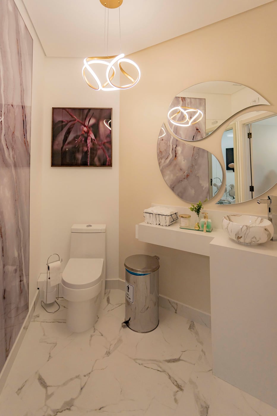 Private restroom inside a consultation room at Femi Saúde Clinic